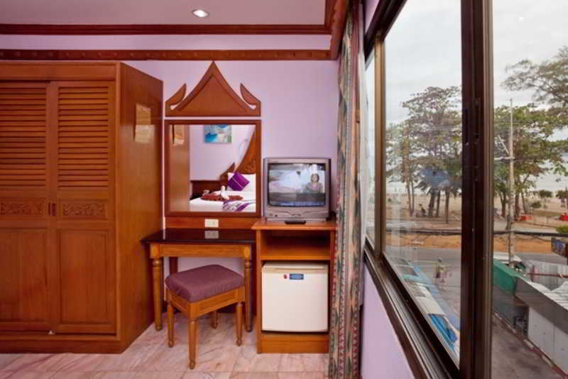 Patong Beach Bed And Breakfast ภายนอก รูปภาพ