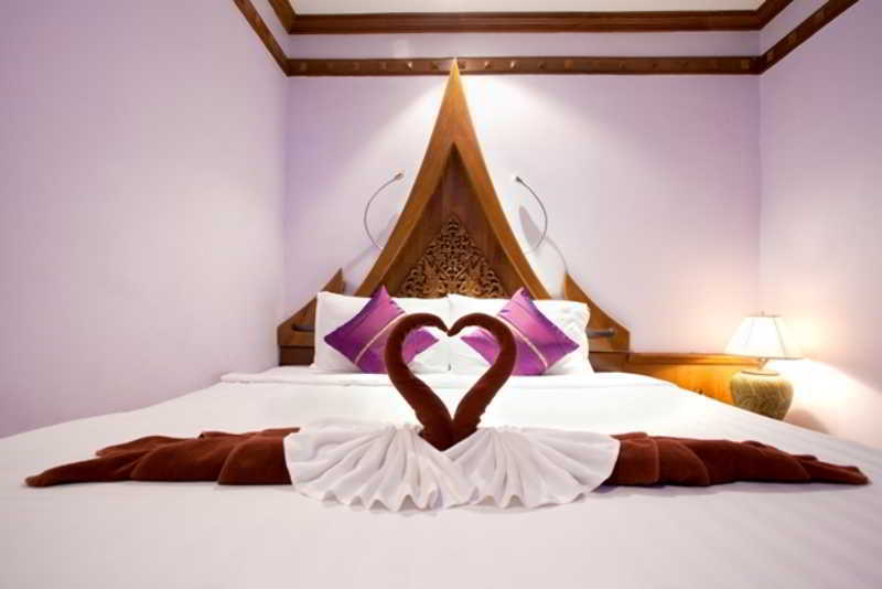 Patong Beach Bed And Breakfast ภายนอก รูปภาพ