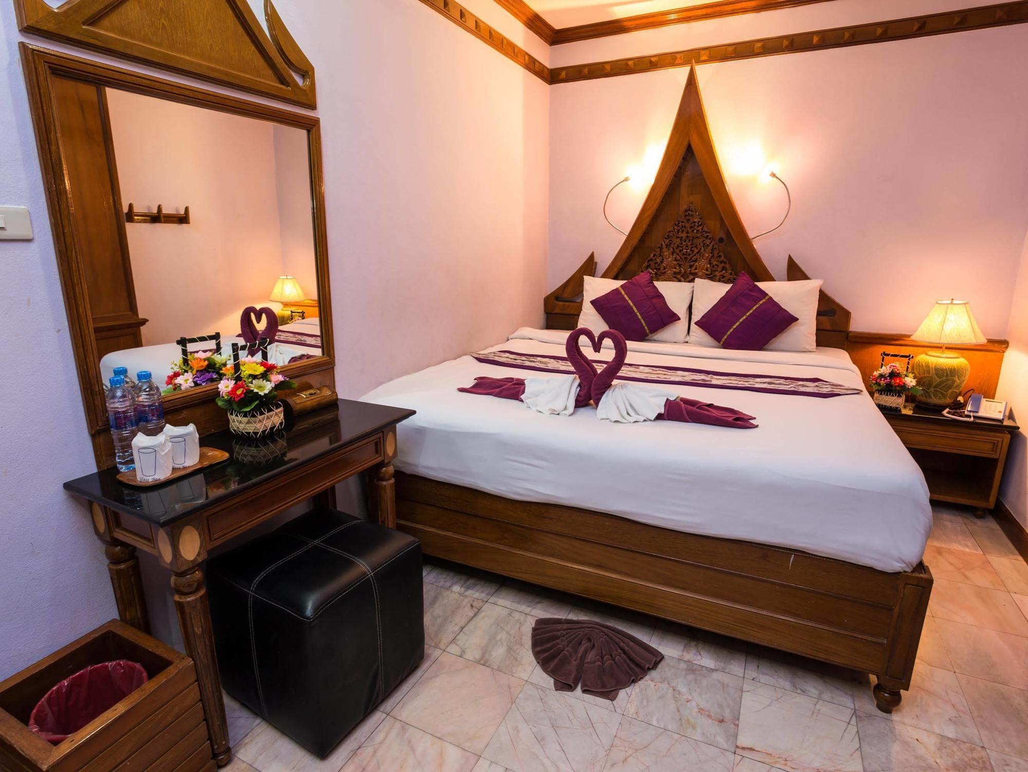 Patong Beach Bed And Breakfast ภายนอก รูปภาพ